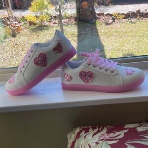 Women’s size 6 brand new sneakers that light up